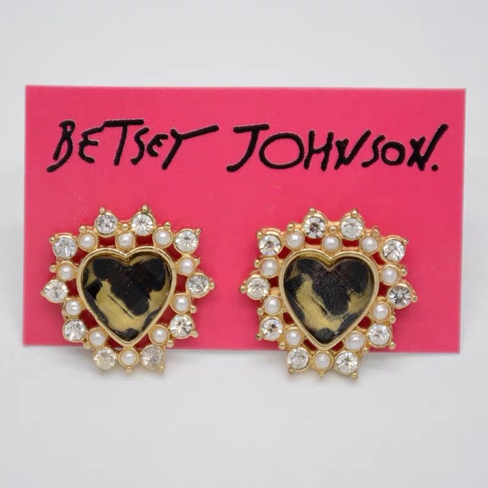 NWT betsey JOHNSON Classic leopard star earrings